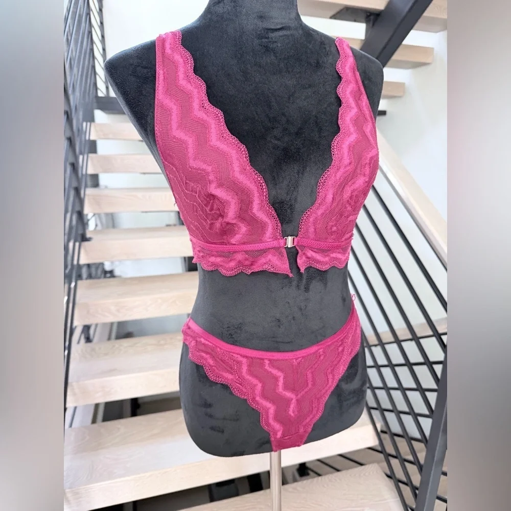 N/A flattering plunge